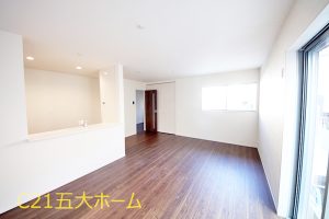 ୨୧物件情報୨୧スーパーや小学校が近くにあり、子育てを支える充実した住環境♪
